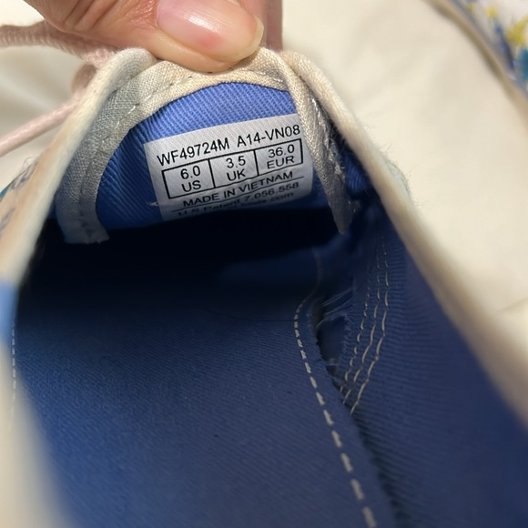 Taylor Swift Keds Size 6 - Picture 4 of 4